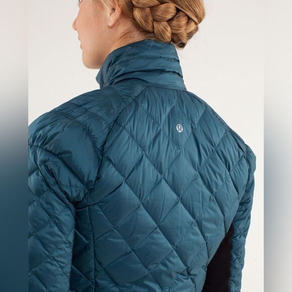 Lululemon Run: Turn Around Jacket in Alberta Lake / Black - Picture 15 of 16